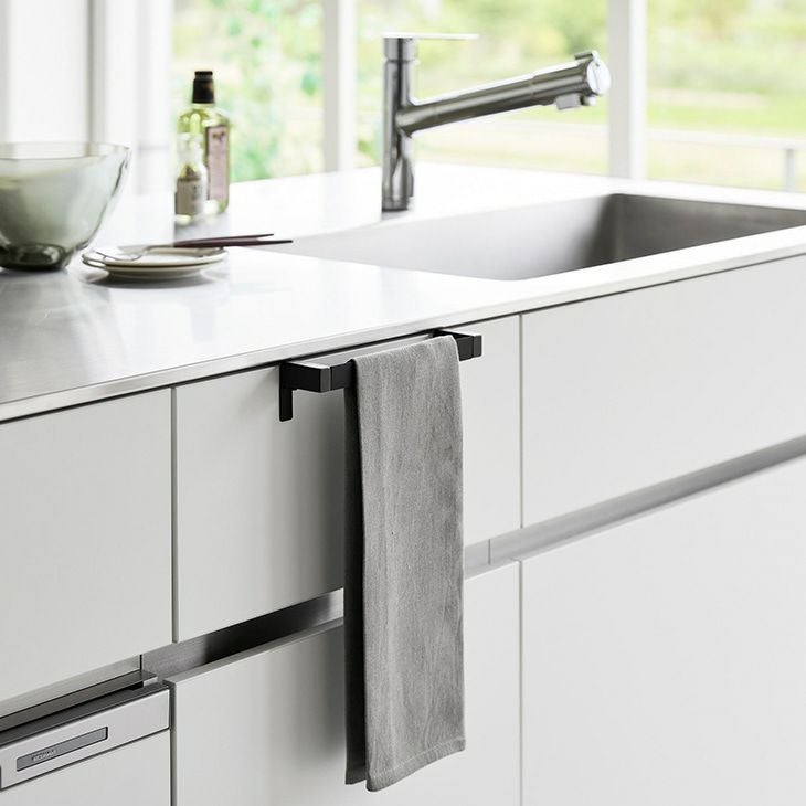 towerタワー滑り落ち防止キッチンタオルハンガーバー(ブラック)（イメージ）