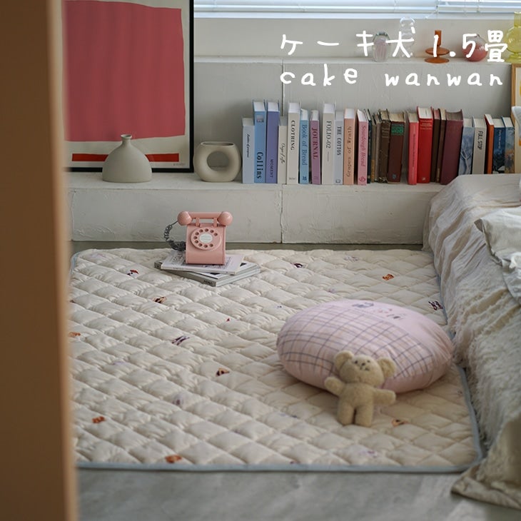 おやつ犬プリントキルトラグ（ケーキ犬1.5畳）