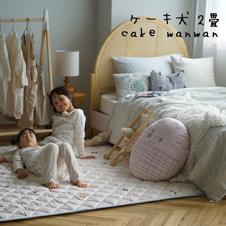 おやつ犬プリントキルトラグ（ケーキ犬２畳）