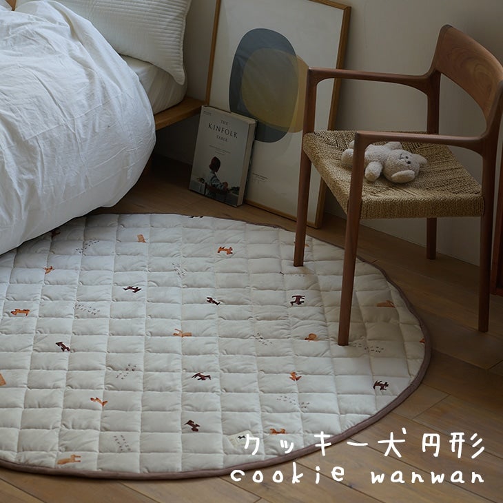 おやつ犬プリントキルトラグ（クッキー犬円形）